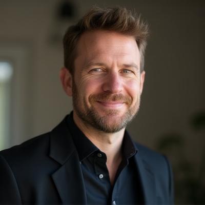 Portrett av Erik Kvist, grunnlegger og kreativ direktør hos Kvistle Kreativ.